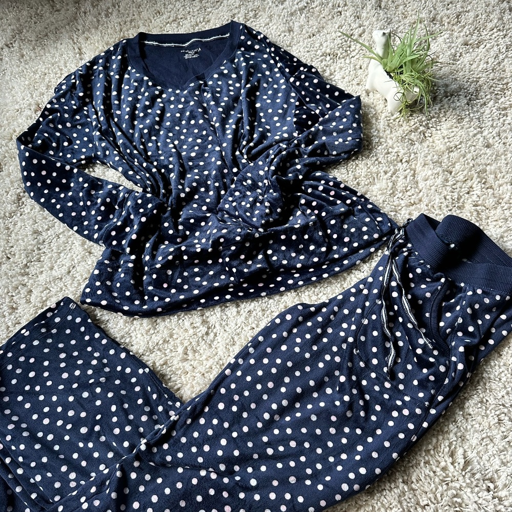 Nautica really warm and cute polka dot super soft pajama pants & top set.
